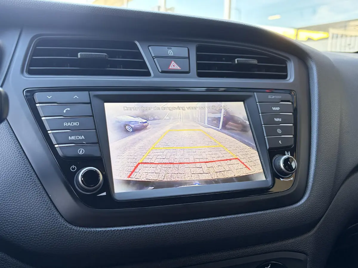 1.0 T-GDI Essence / Cruise-Control / Airco / DAB Radio-Bluetooth / Navi / PDC met Camera / 16'' LMV / ENZ.