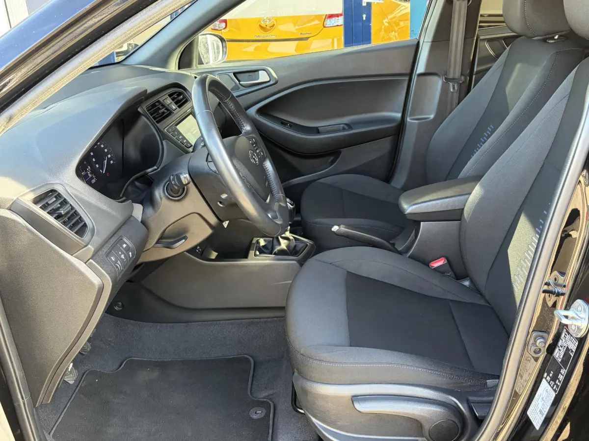 1.0 T-GDI Essence / Cruise-Control / Airco / DAB Radio-Bluetooth / Navi / PDC met Camera / 16'' LMV / ENZ.