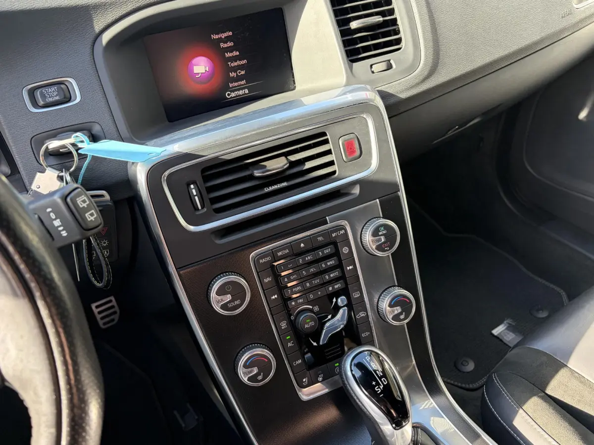 2.0 T4 Business Sport / Automaat / 190 PK / Dealer-Onderhouden / Standkachel / Adaptieve Cruise-Control / Stuur-/ Stoelverwarming + Achter / Climate-Control / Keyless / Radio-Bluetooth / Nav