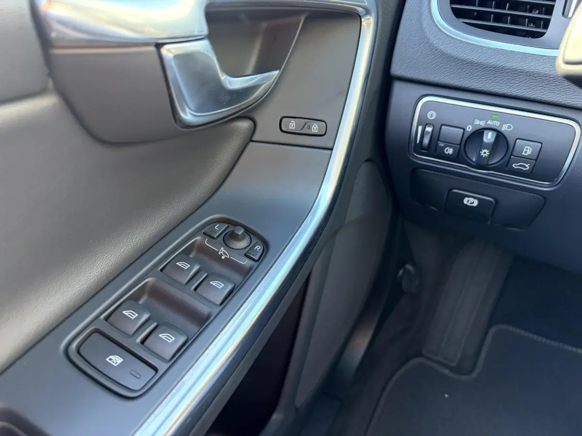 2.0 T4 Business Sport / Automaat / 190 PK / Dealer-Onderhouden / Standkachel / Adaptieve Cruise-Control / Stuur-/ Stoelverwarming + Achter / Climate-Control / Keyless / Radio-Bluetooth / Nav