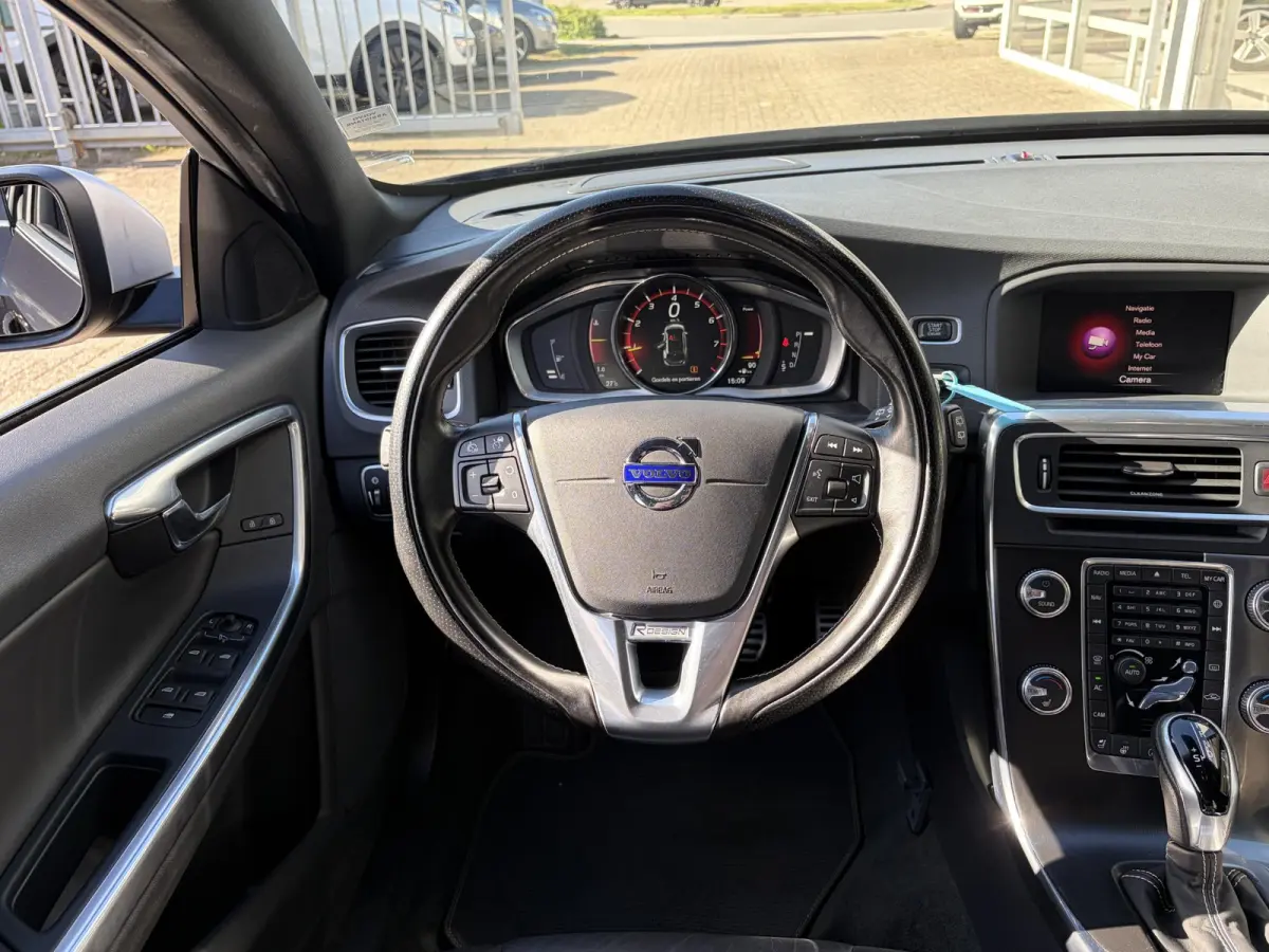 2.0 T4 Business Sport / Automaat / 190 PK / Dealer-Onderhouden / Standkachel / Adaptieve Cruise-Control / Stuur-/ Stoelverwarming + Achter / Climate-Control / Keyless / Radio-Bluetooth / Nav