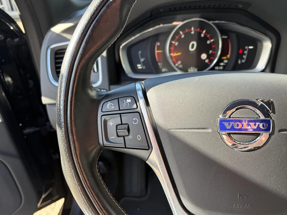 2.0 T4 Business Sport / Automaat / 190 PK / Dealer-Onderhouden / Standkachel / Adaptieve Cruise-Control / Stuur-/ Stoelverwarming + Achter / Climate-Control / Keyless / Radio-Bluetooth / Nav