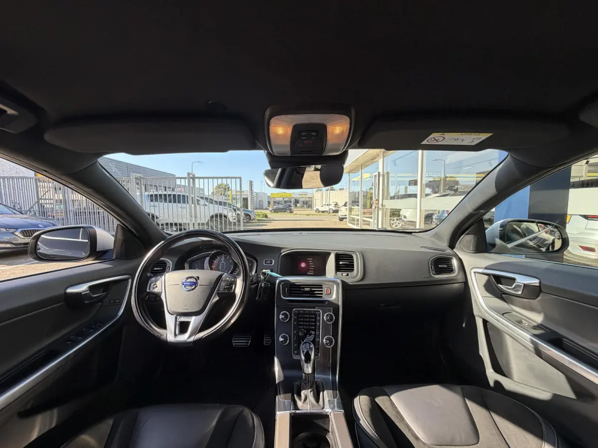2.0 T4 Business Sport / Automaat / 190 PK / Dealer-Onderhouden / Standkachel / Adaptieve Cruise-Control / Stuur-/ Stoelverwarming + Achter / Climate-Control / Keyless / Radio-Bluetooth / Nav