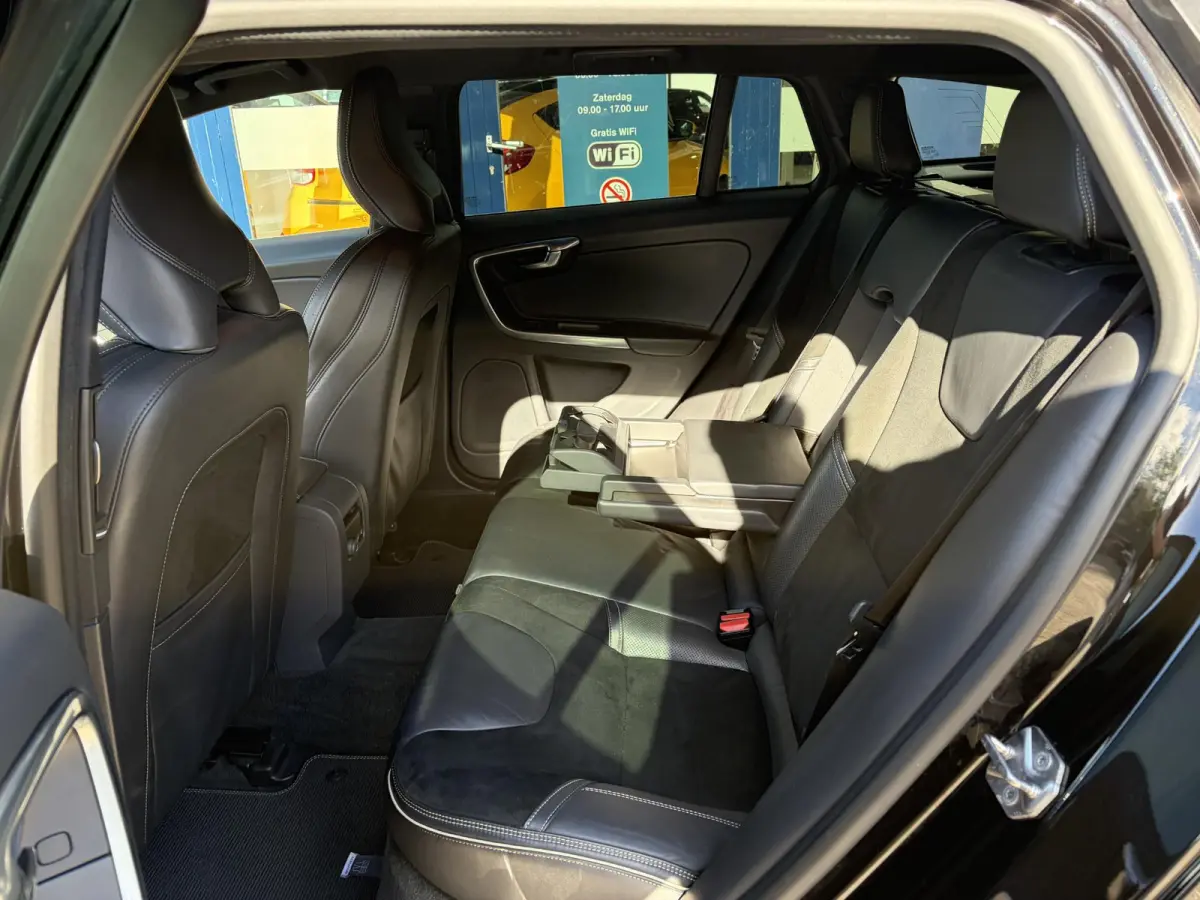 2.0 T4 Business Sport / Automaat / 190 PK / Dealer-Onderhouden / Standkachel / Adaptieve Cruise-Control / Stuur-/ Stoelverwarming + Achter / Climate-Control / Keyless / Radio-Bluetooth / Nav