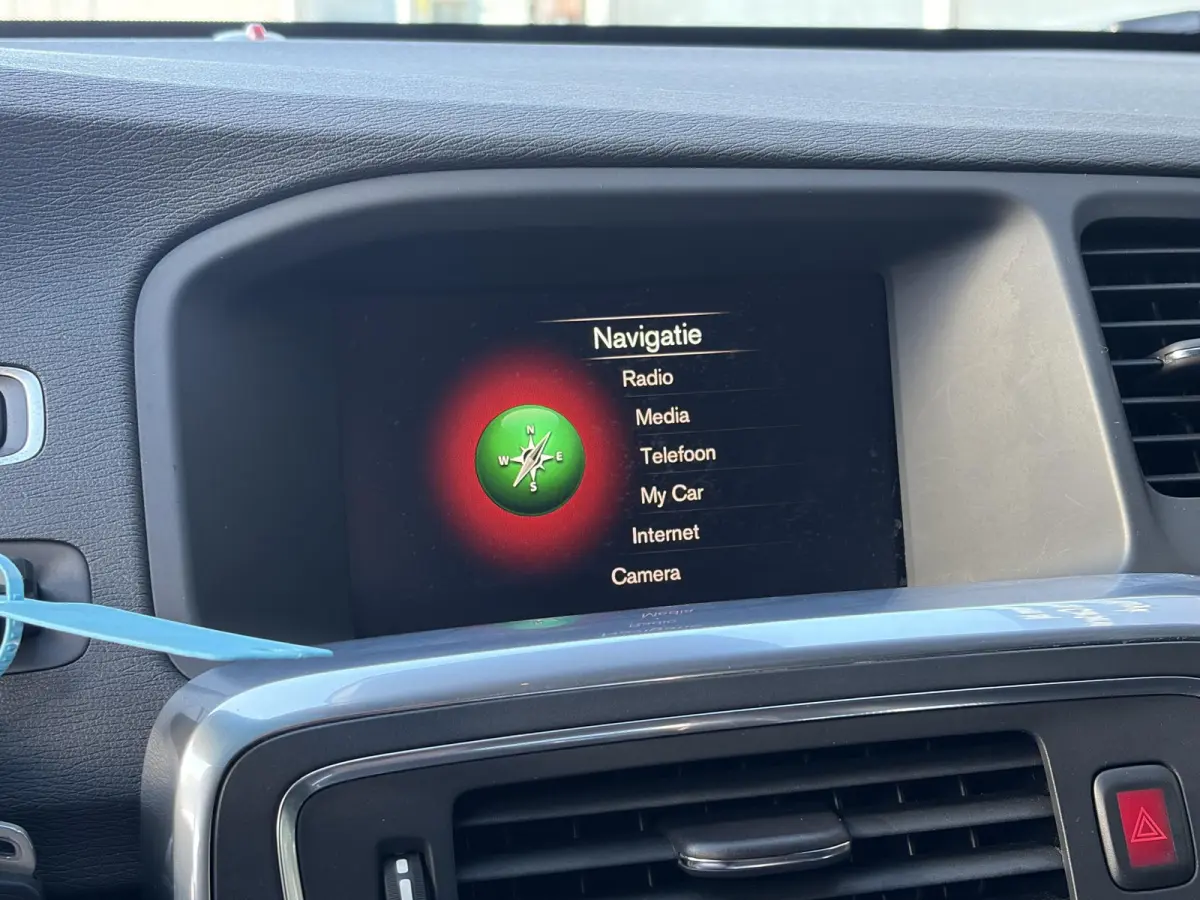 2.0 T4 Business Sport / Automaat / 190 PK / Dealer-Onderhouden / Standkachel / Adaptieve Cruise-Control / Stuur-/ Stoelverwarming + Achter / Climate-Control / Keyless / Radio-Bluetooth / Nav