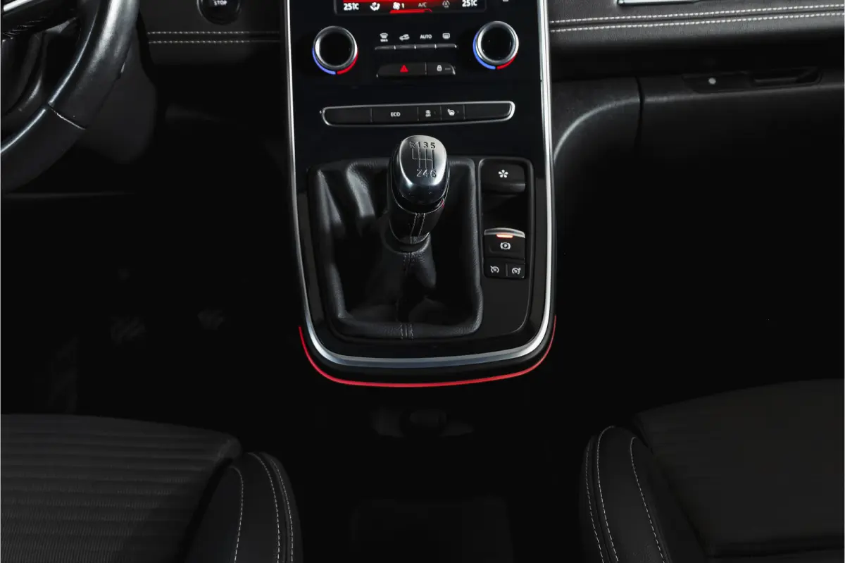 1.2 TCe 130 PK Bose Orig. NL | Trekhaak | Cruise | HUD | PDC | Camera | NAV | ECC | Massage | LM 20" |