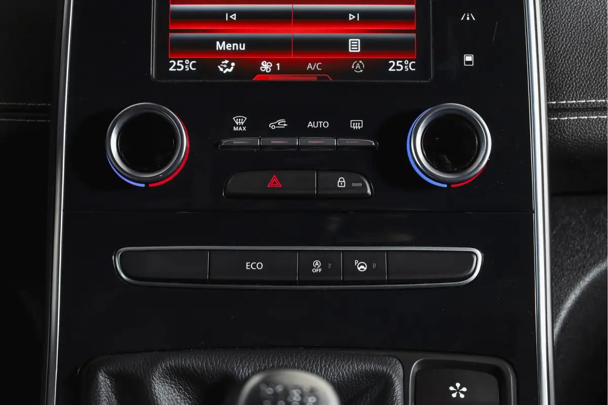 1.2 TCe 130 PK Bose Orig. NL | Trekhaak | Cruise | HUD | PDC | Camera | NAV | ECC | Massage | LM 20" |