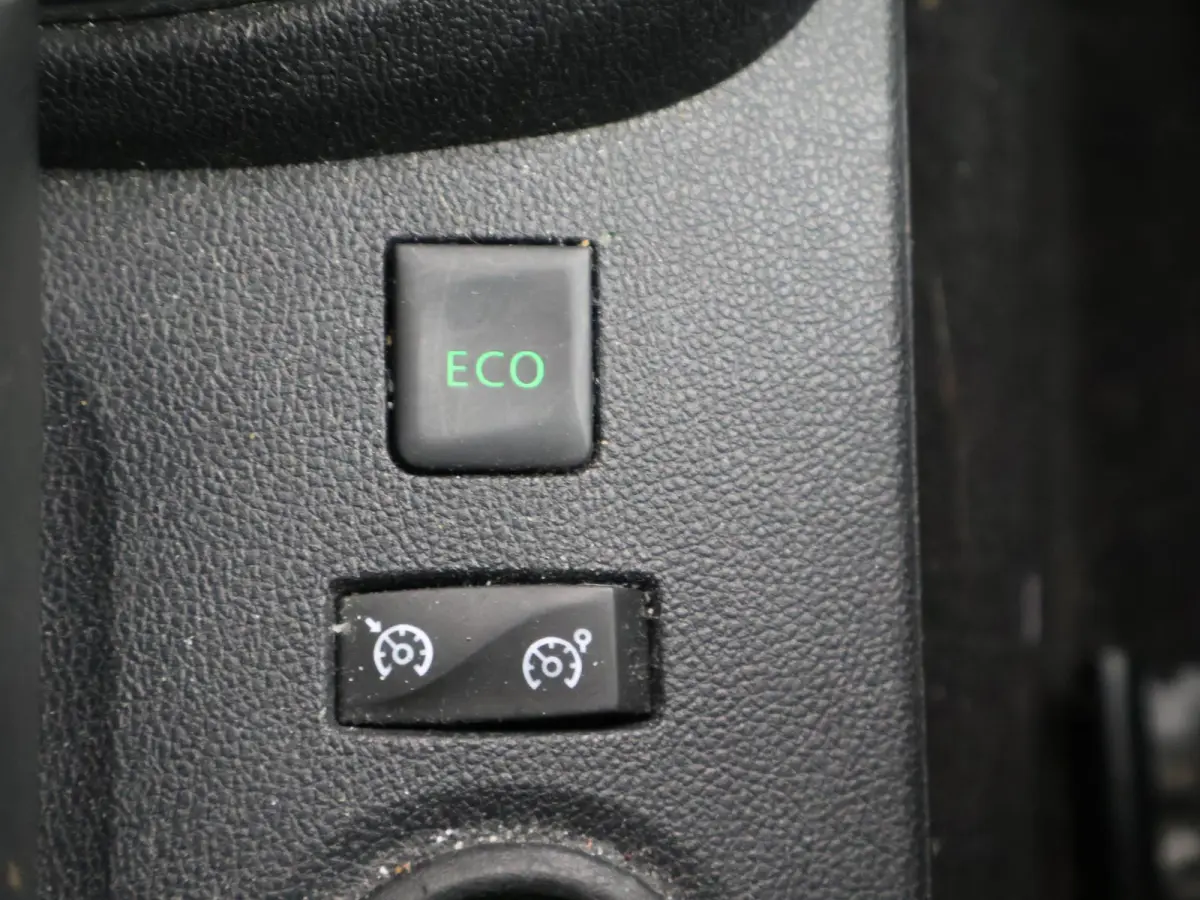 0.9 TCe INTENS *NIEUWE DB KETTING* Renault Captur 0.9 TCe INTENS + CAMERA / TREKHAAK / NAVIGATIE / DAB / LED