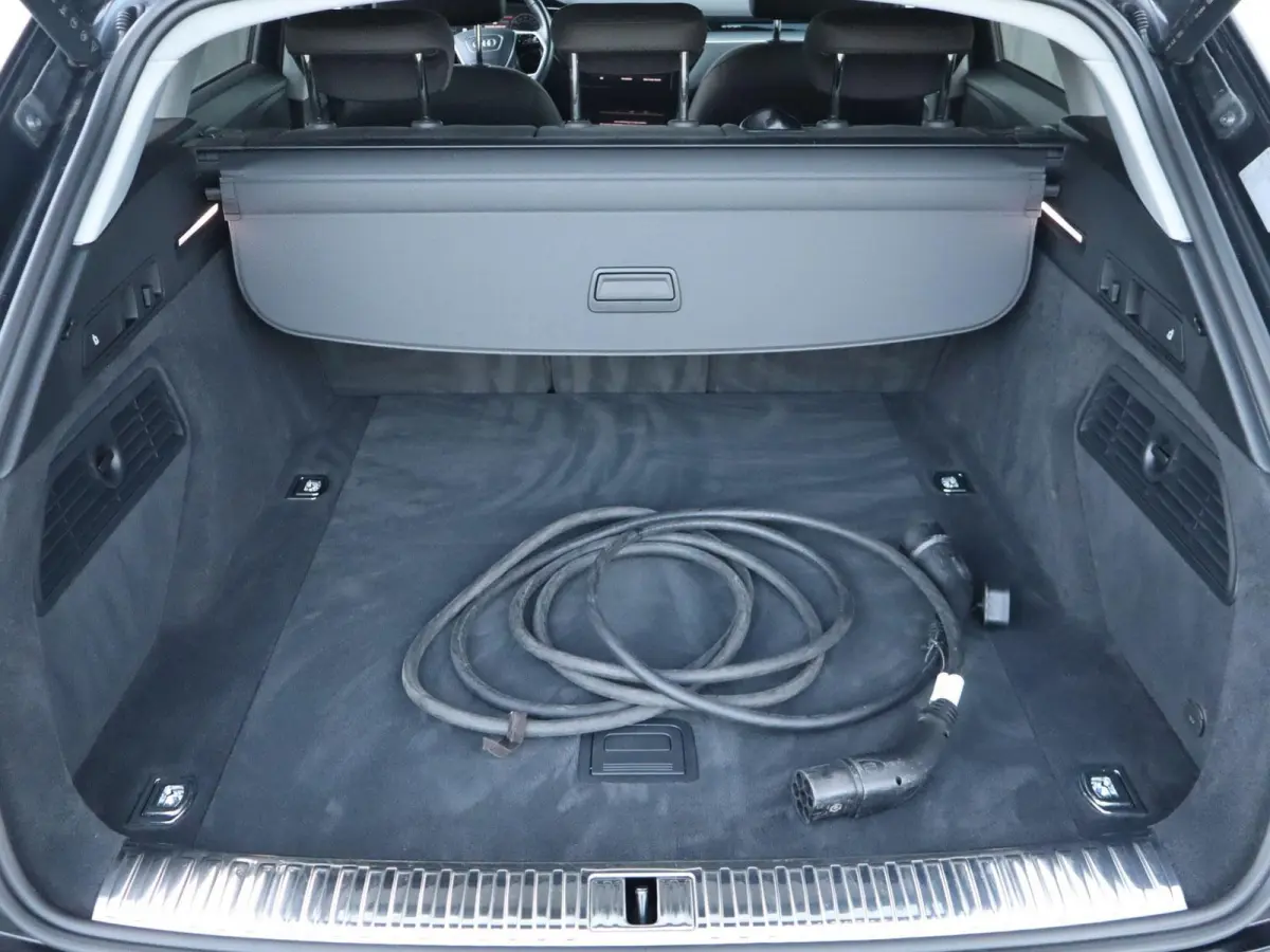 50 313pk quattro Business edition 71 kWh | SoH 93% | Cruise Control | Luchtvering | LED Koplampen | Voorstoelen Verwarmd | Memory