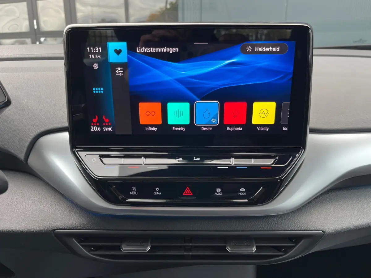 PRO 77 kWh SOH93%/Two-tone/Stoelverwarming/Carplay/1Ste Eigenaar/Dealer Onderhouden