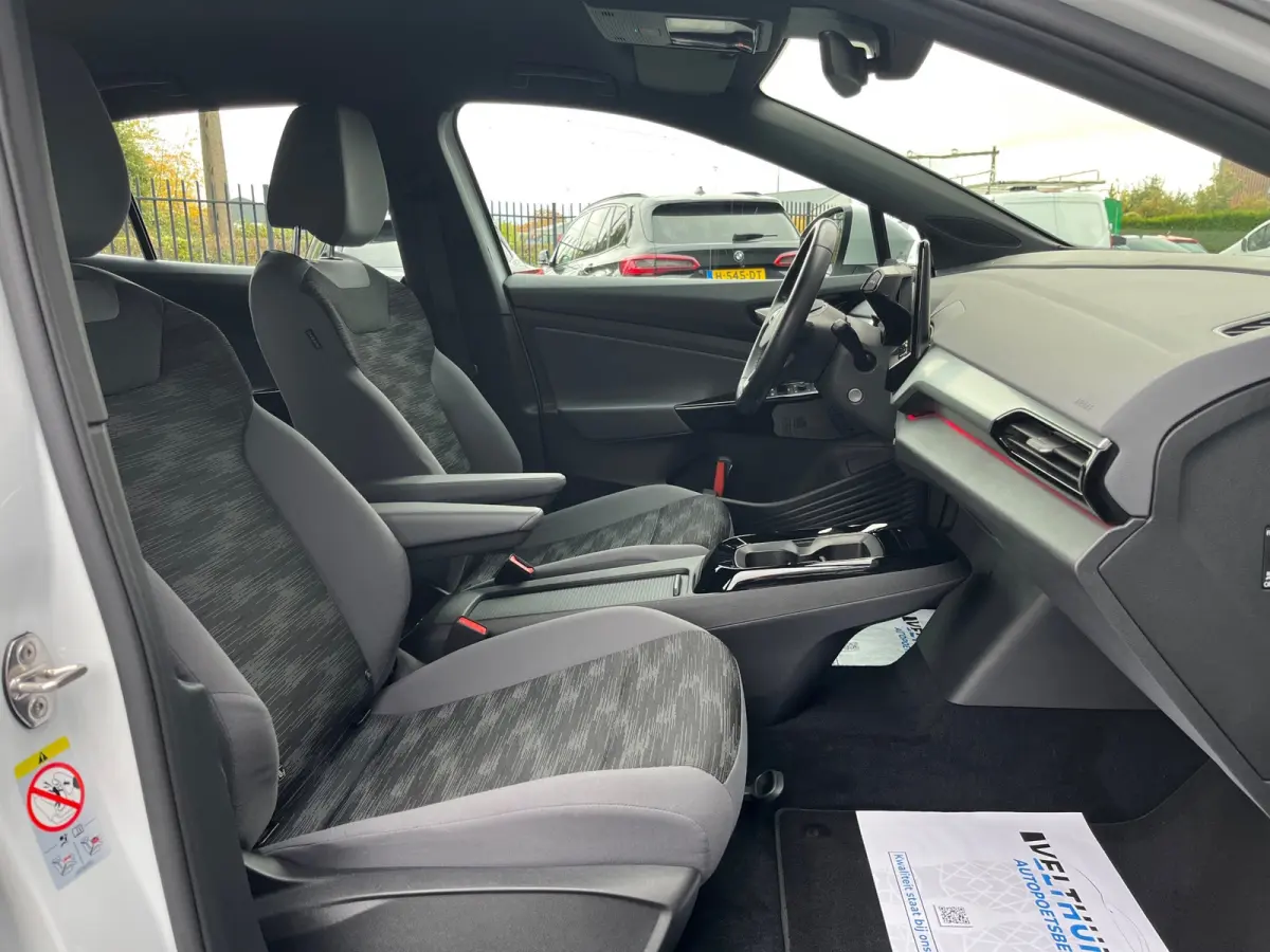PRO 77 kWh SOH93%/Two-tone/Stoelverwarming/Carplay/1Ste Eigenaar/Dealer Onderhouden