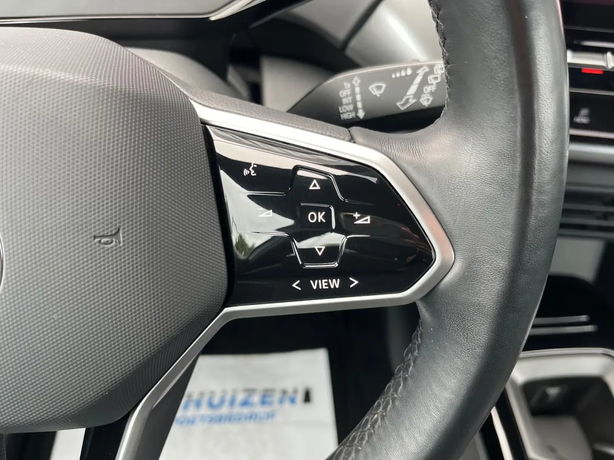 PRO 77 kWh SOH93%/Two-tone/Stoelverwarming/Carplay/1Ste Eigenaar/Dealer Onderhouden