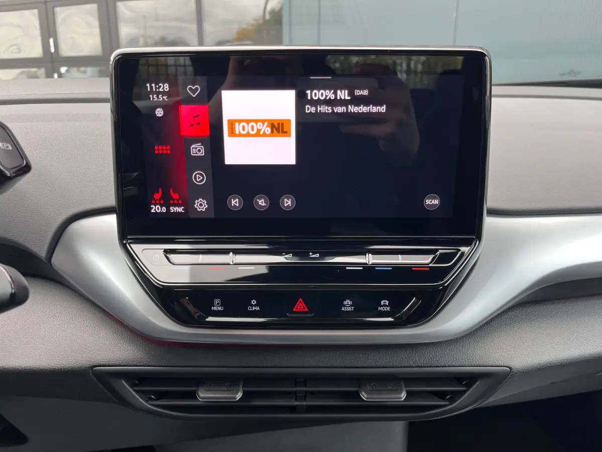 PRO 77 kWh SOH93%/Two-tone/Stoelverwarming/Carplay/1Ste Eigenaar/Dealer Onderhouden
