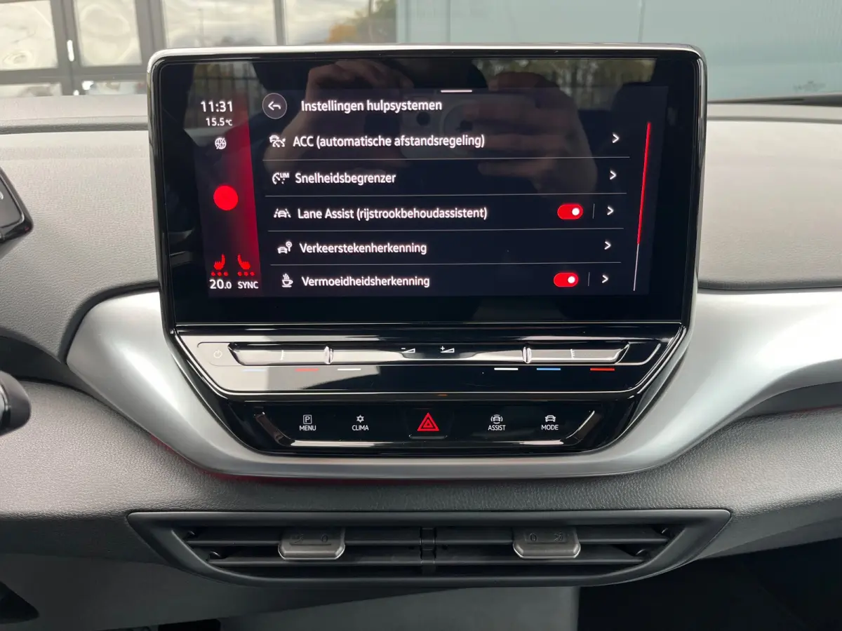 PRO 77 kWh SOH93%/Two-tone/Stoelverwarming/Carplay/1Ste Eigenaar/Dealer Onderhouden