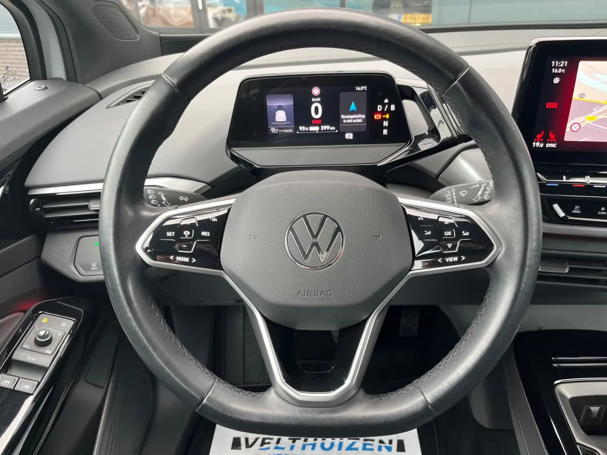 PRO 77 kWh SOH93%/Two-tone/Stoelverwarming/Carplay/1Ste Eigenaar/Dealer Onderhouden