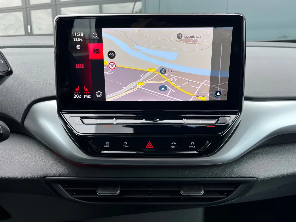 PRO 77 kWh SOH93%/Two-tone/Stoelverwarming/Carplay/1Ste Eigenaar/Dealer Onderhouden