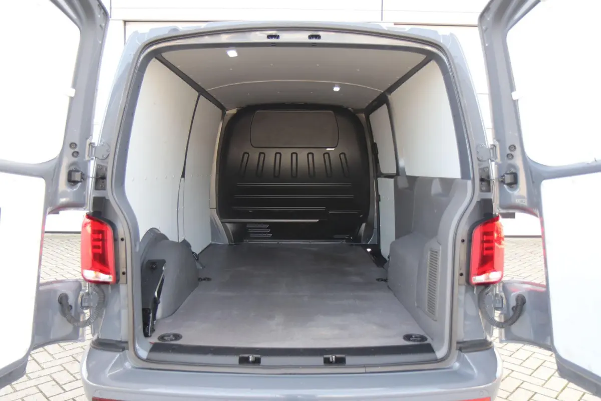 2.0 TDI 150pk DSG L2H1 30 Highline | Black Style | LED Koplampen | App Connect Navigatie | Adaptive Cruise | Achteruitrijcamera