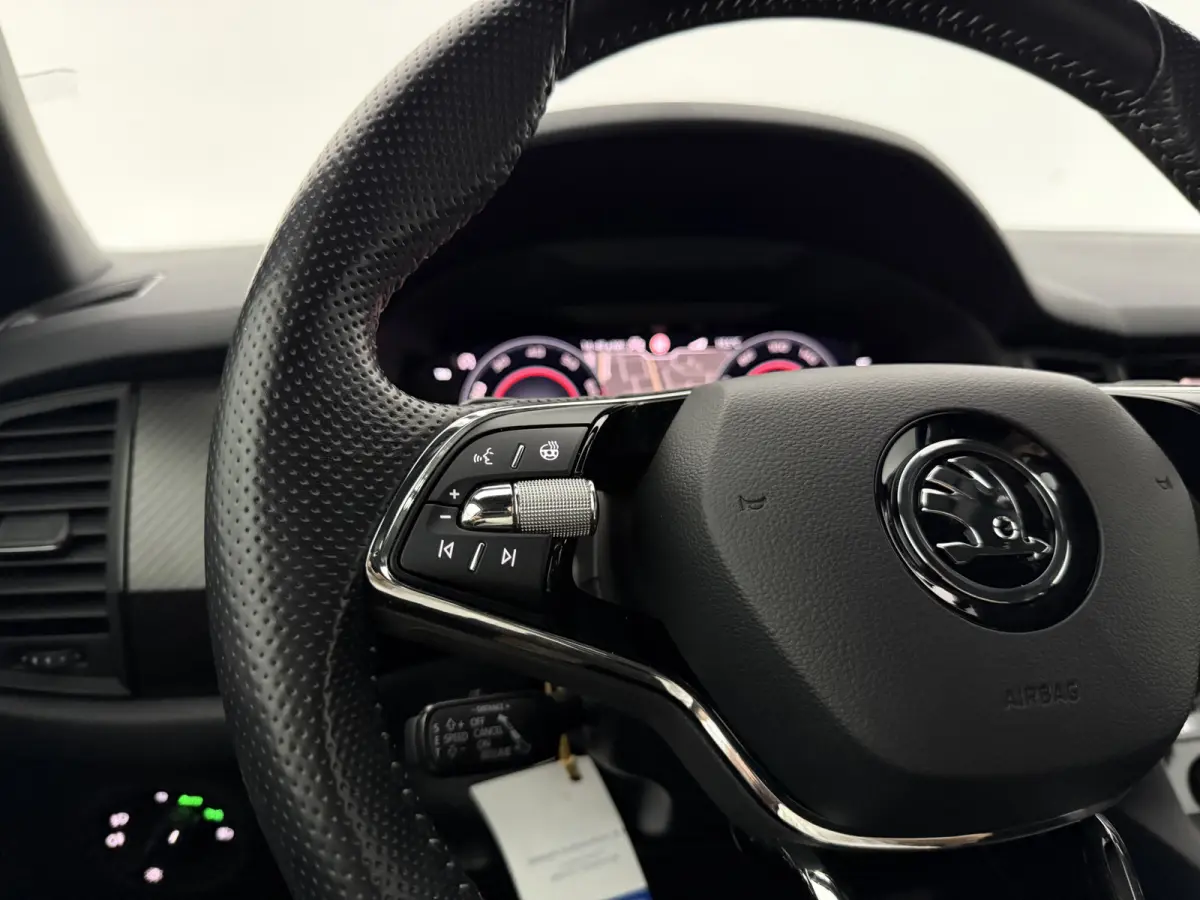 1.5 TSI Sportline | Virtual | Camera | Sfeer | Carplay | Trekhaak | Canton | Memory | Stoel/Stuurverw. | NAP