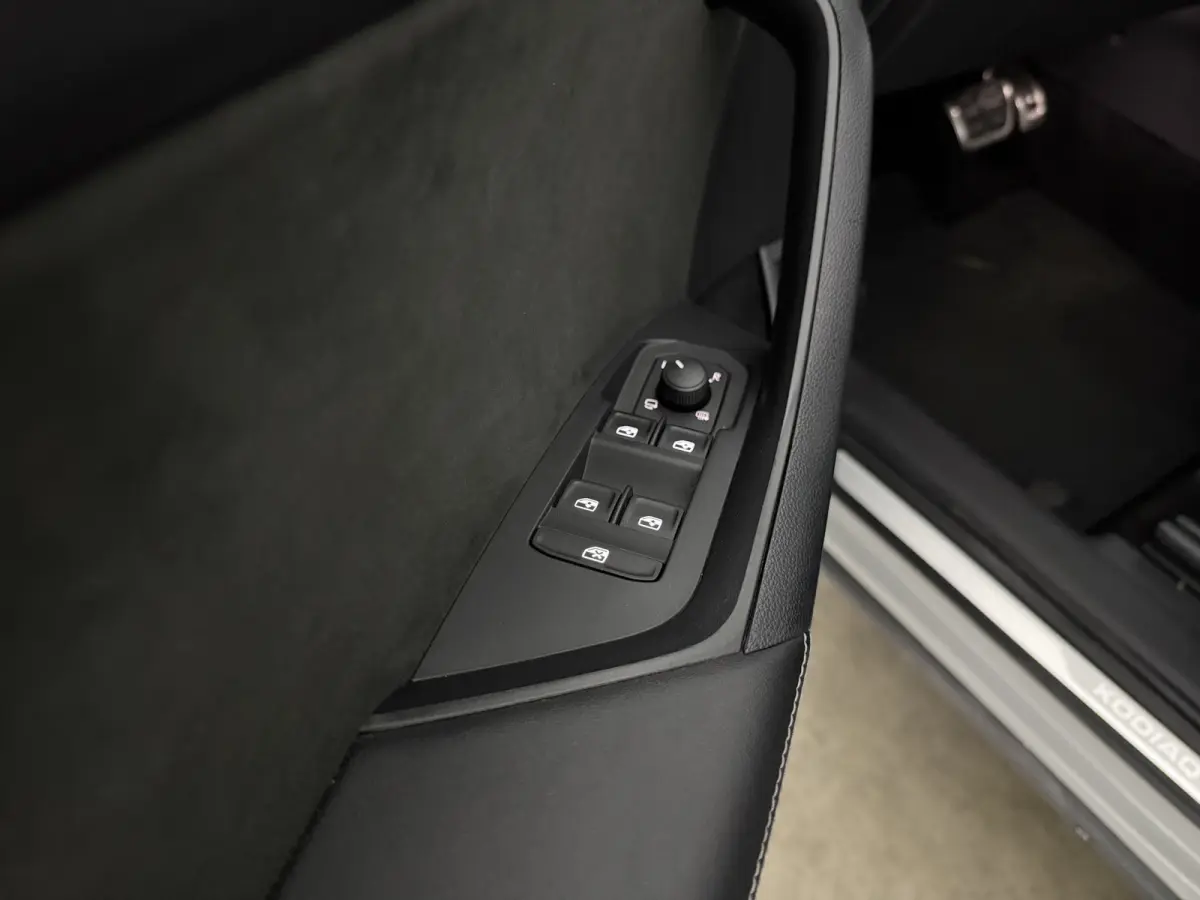 1.5 TSI Sportline | Virtual | Camera | Sfeer | Carplay | Trekhaak | Canton | Memory | Stoel/Stuurverw. | NAP