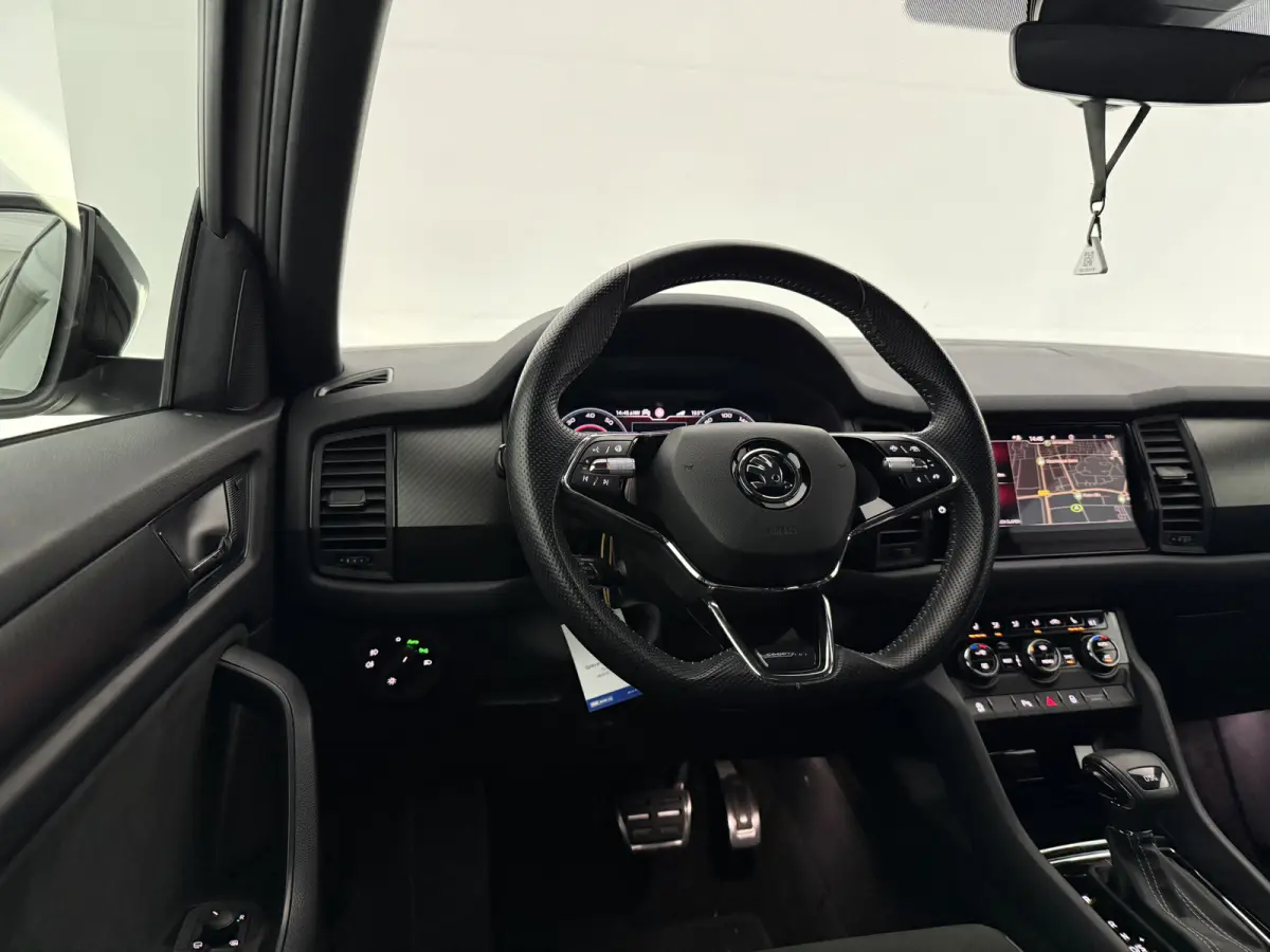 1.5 TSI Sportline | Virtual | Camera | Sfeer | Carplay | Trekhaak | Canton | Memory | Stoel/Stuurverw. | NAP
