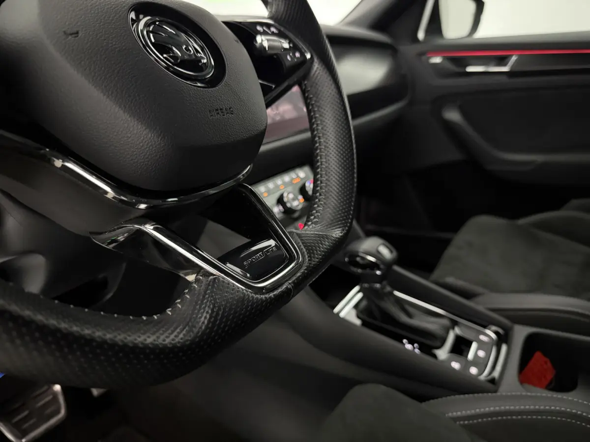 1.5 TSI Sportline | Virtual | Camera | Sfeer | Carplay | Trekhaak | Canton | Memory | Stoel/Stuurverw. | NAP