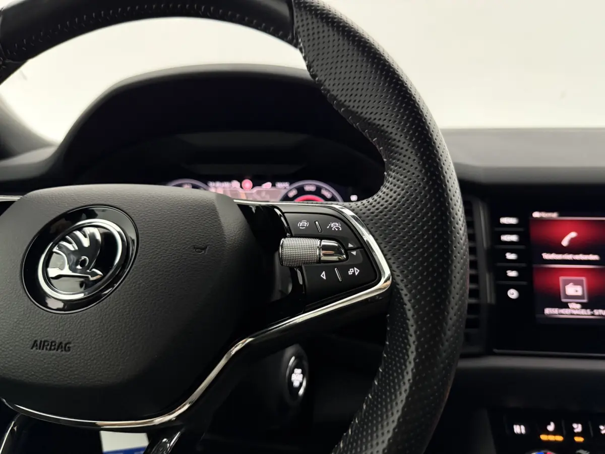 1.5 TSI Sportline | Virtual | Camera | Sfeer | Carplay | Trekhaak | Canton | Memory | Stoel/Stuurverw. | NAP