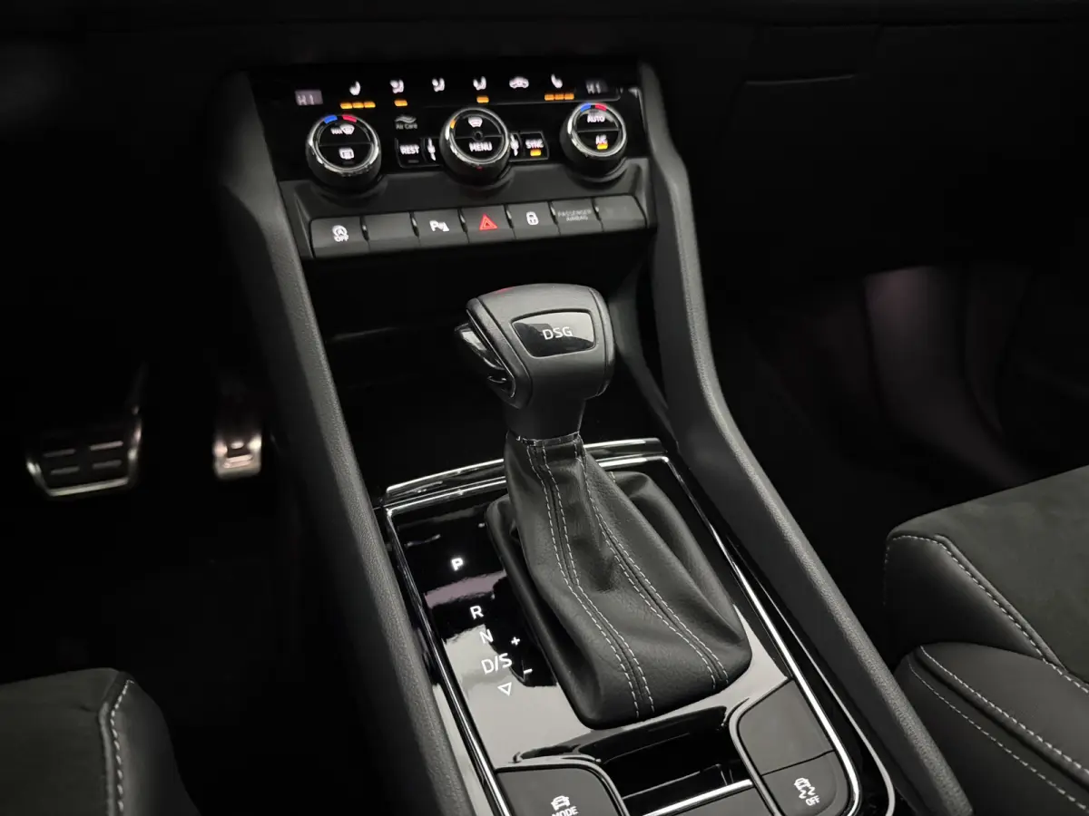 1.5 TSI Sportline | Virtual | Camera | Sfeer | Carplay | Trekhaak | Canton | Memory | Stoel/Stuurverw. | NAP