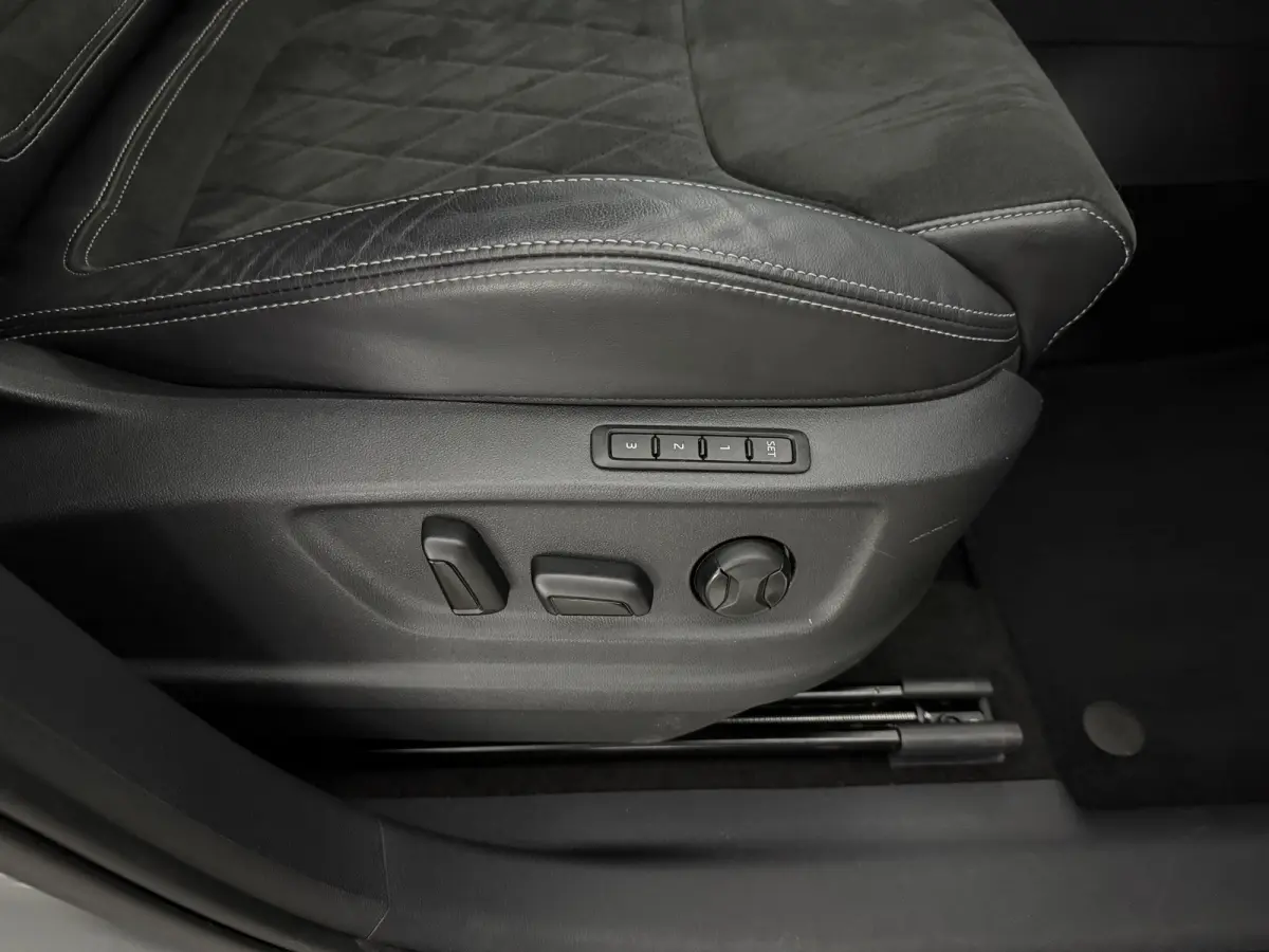 1.5 TSI Sportline | Virtual | Camera | Sfeer | Carplay | Trekhaak | Canton | Memory | Stoel/Stuurverw. | NAP