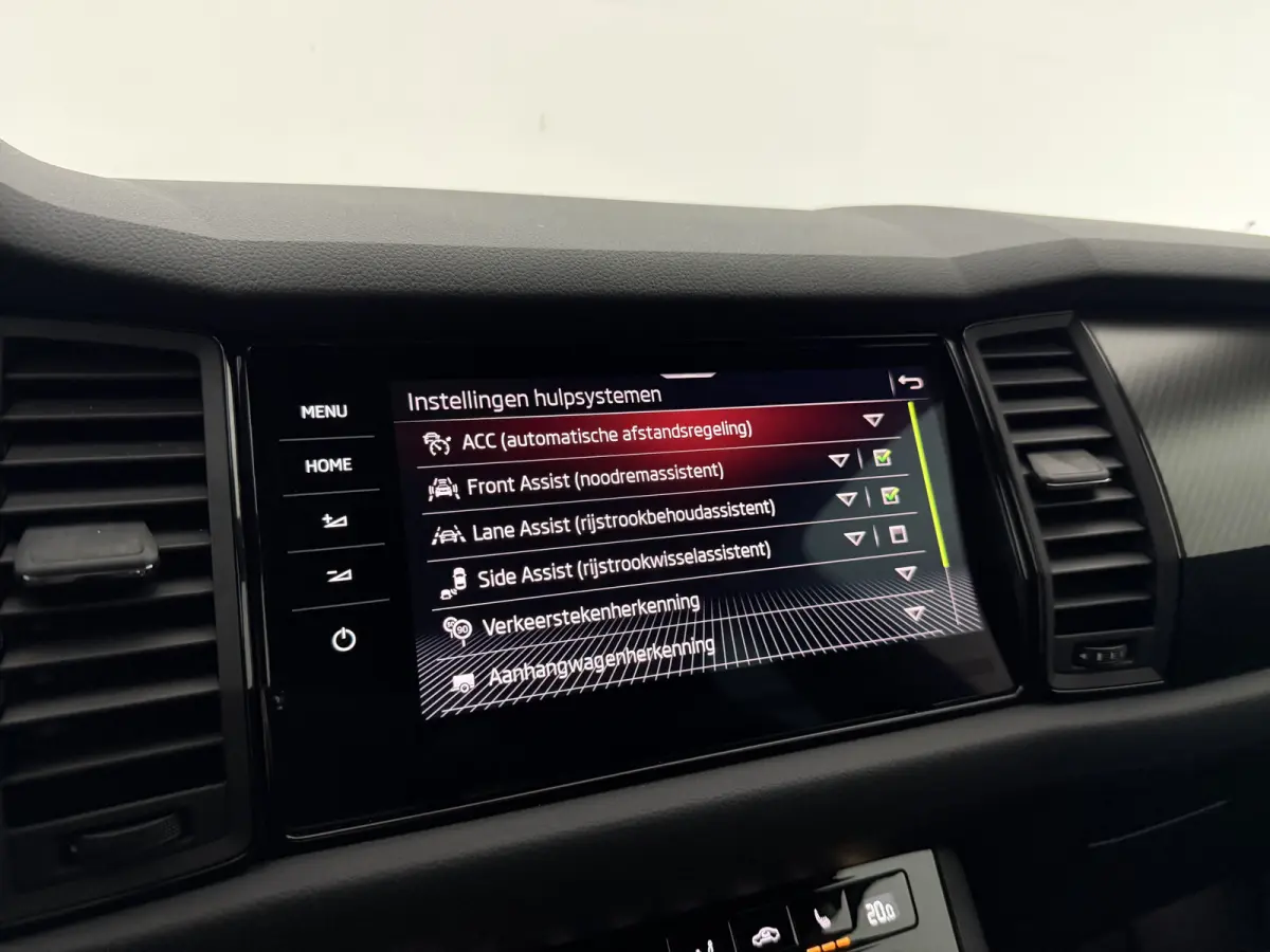 1.5 TSI Sportline | Virtual | Camera | Sfeer | Carplay | Trekhaak | Canton | Memory | Stoel/Stuurverw. | NAP