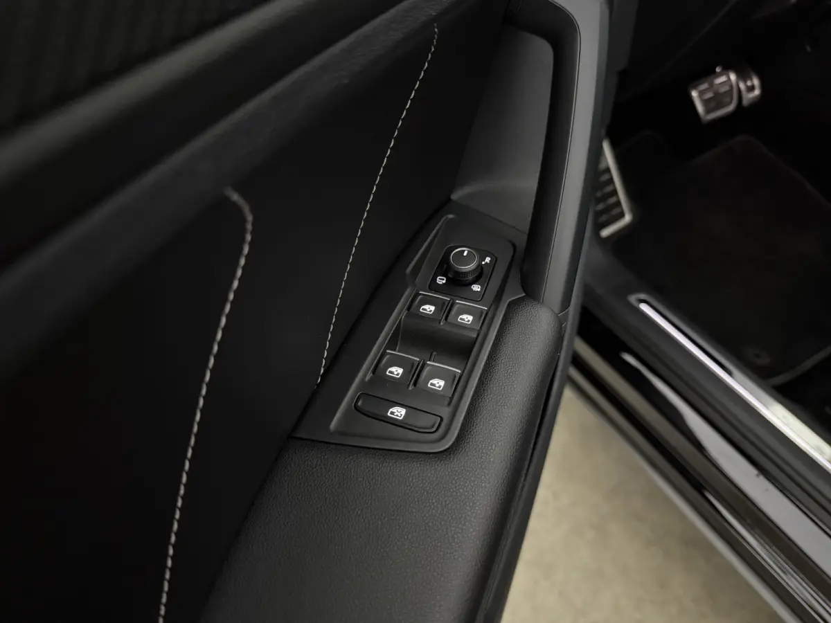 1.4 TSI eHybrid R-Line | Pano | Sfeer | Virtual | Camera | Carplay | Cruise | Stoelverw. | NAP