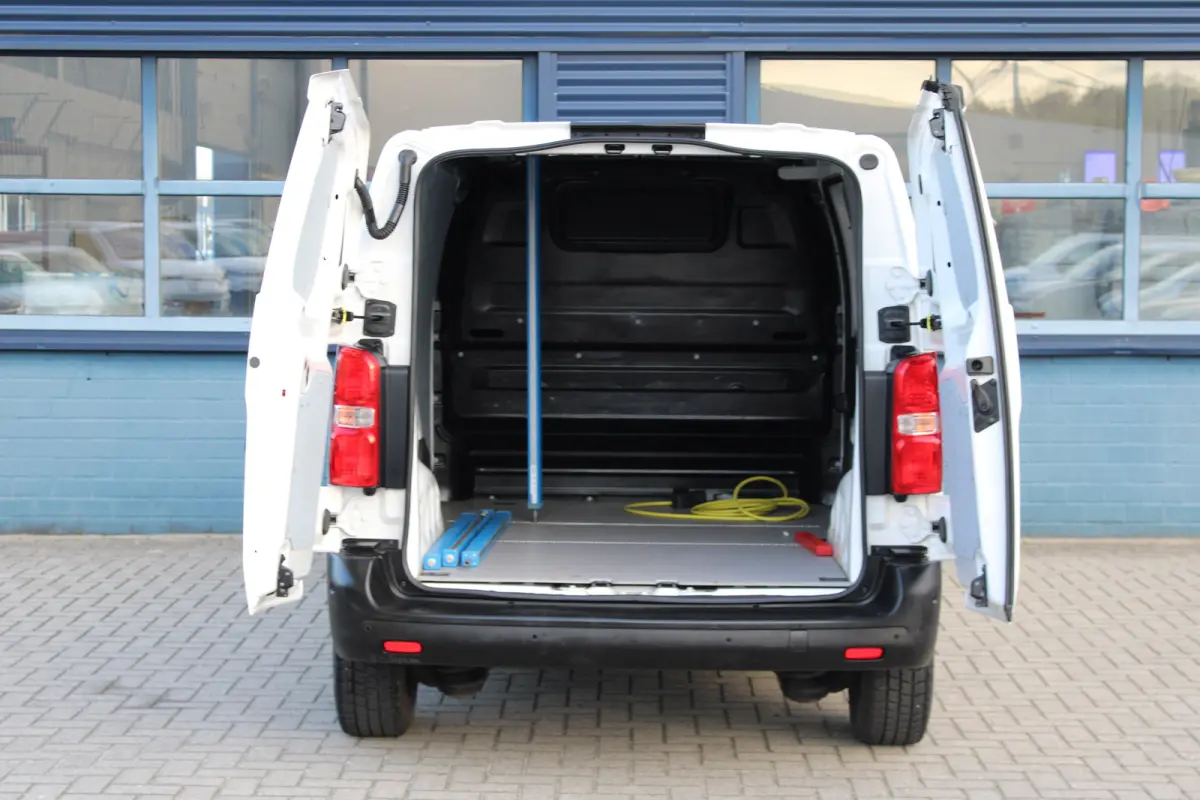 L2 50 kWh | CAMERA | NAVI | BETIMMERING | APPLE CARPLAY/ANDROID AUTO | SENSOREN VOOR/ACHTER |