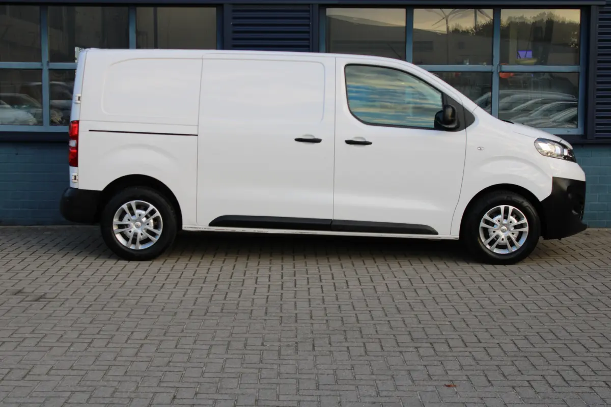 L2 50 kWh | CAMERA | NAVI | BETIMMERING | APPLE CARPLAY/ANDROID AUTO | SENSOREN VOOR/ACHTER |