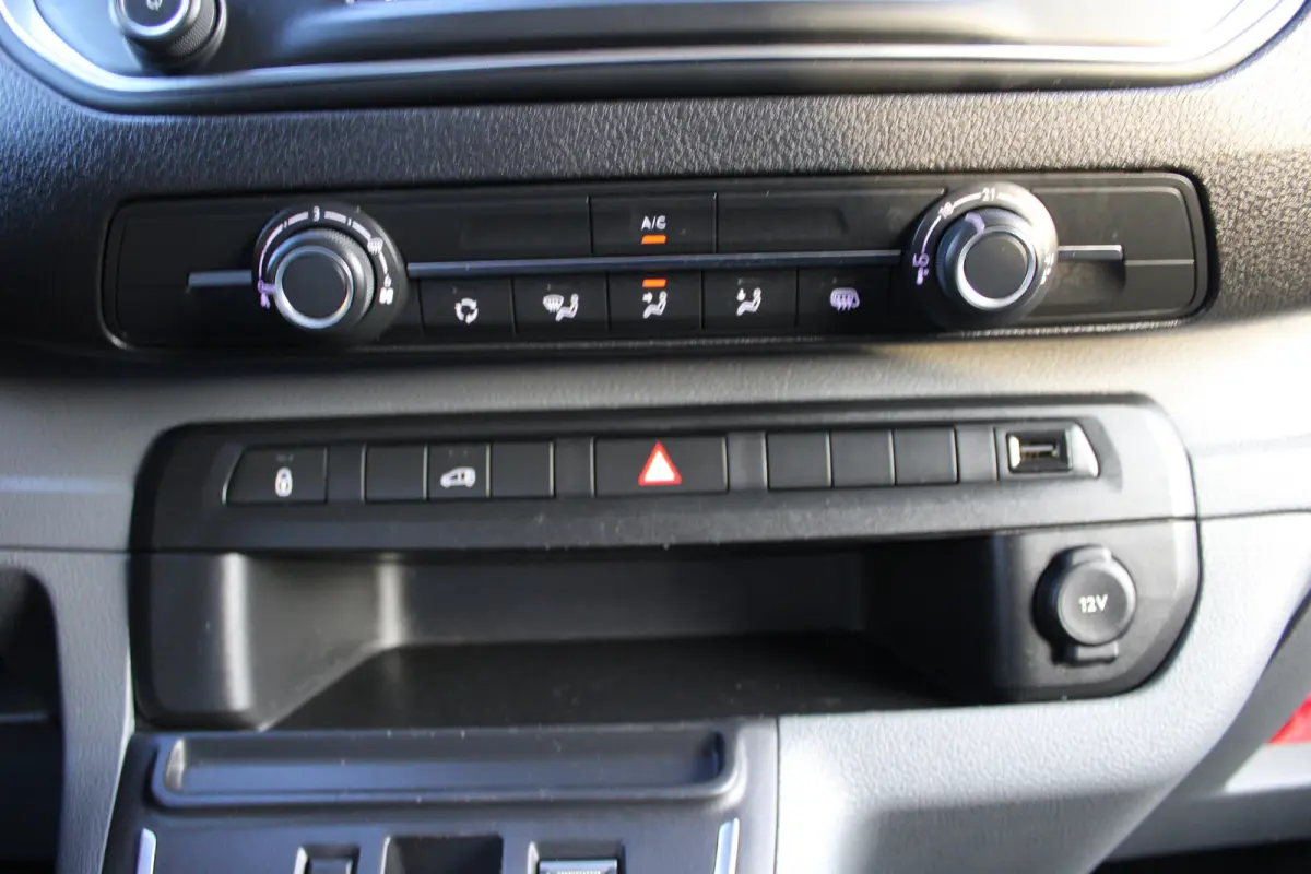 L2 50 kWh | CAMERA | NAVI | BETIMMERING | APPLE CARPLAY/ANDROID AUTO | SENSOREN VOOR/ACHTER |