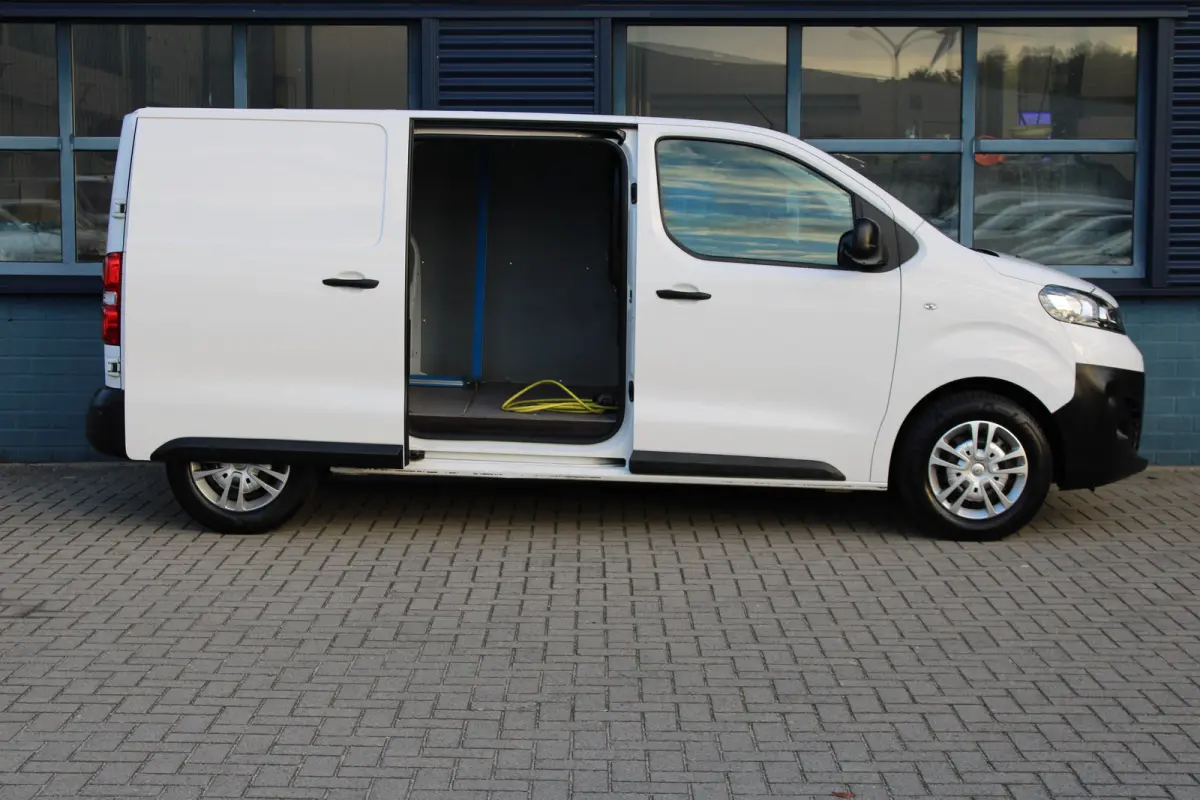 L2 50 kWh | CAMERA | NAVI | BETIMMERING | APPLE CARPLAY/ANDROID AUTO | SENSOREN VOOR/ACHTER |