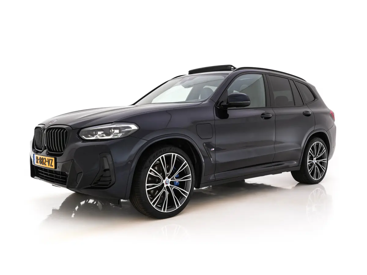 xDrive30e Business Edition Plus M-Sportpack (Plug-in) (INCL.BTW) Aut. *PANO | LEATHER | FULL-LED | HARMAN/KARDON | BLIND-SPOT | HEATED-SPORTSEATS | DIGI-COCKPIT | CAMERA | NAVI-FULLMAP | DAB