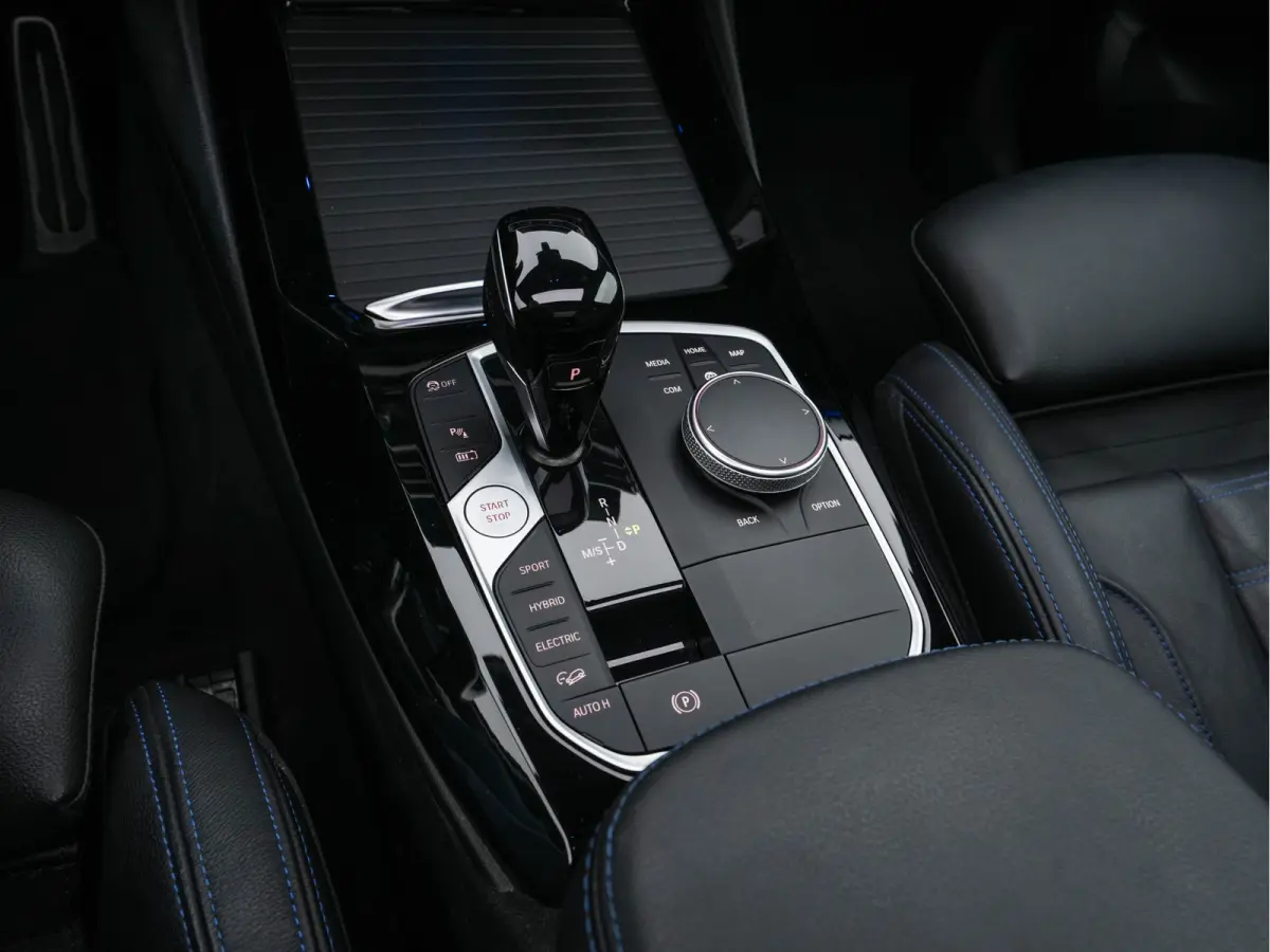 xDrive30e Business Edition Plus M-Sportpack (Plug-in) (INCL.BTW) Aut. *PANO | LEATHER | FULL-LED | HARMAN/KARDON | BLIND-SPOT | HEATED-SPORTSEATS | DIGI-COCKPIT | CAMERA | NAVI-FULLMAP | DAB