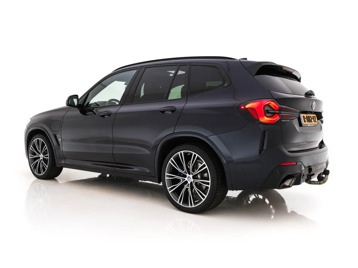 xDrive30e Business Edition Plus M-Sportpack (Plug-in) (INCL.BTW) Aut. *PANO | LEATHER | FULL-LED | HARMAN/KARDON | BLIND-SPOT | HEATED-SPORTSEATS | DIGI-COCKPIT | CAMERA | NAVI-FULLMAP | DAB