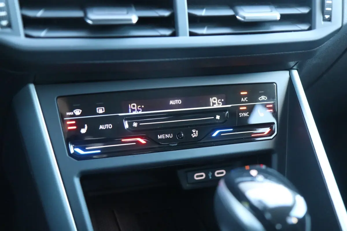 1.0 TSI 115pk DSG Goal | Navigatie | Trekhaak | Stoelverwarming | Clima | Achteruitrijcamera | App Connect