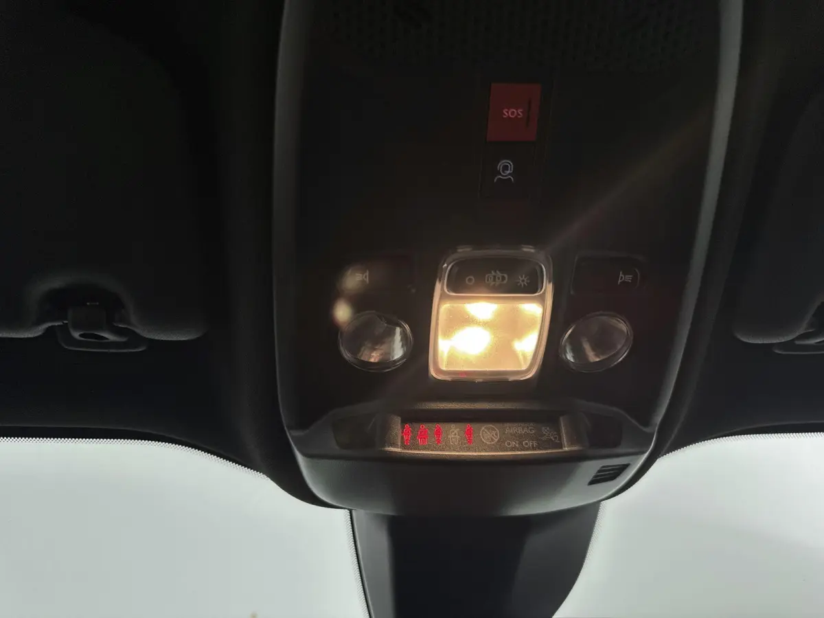 SUV 100 pk Style | Apple Carplay/Android Auto | Airco | Rijstrooksensor met Correctie | Parkeerhulp achter