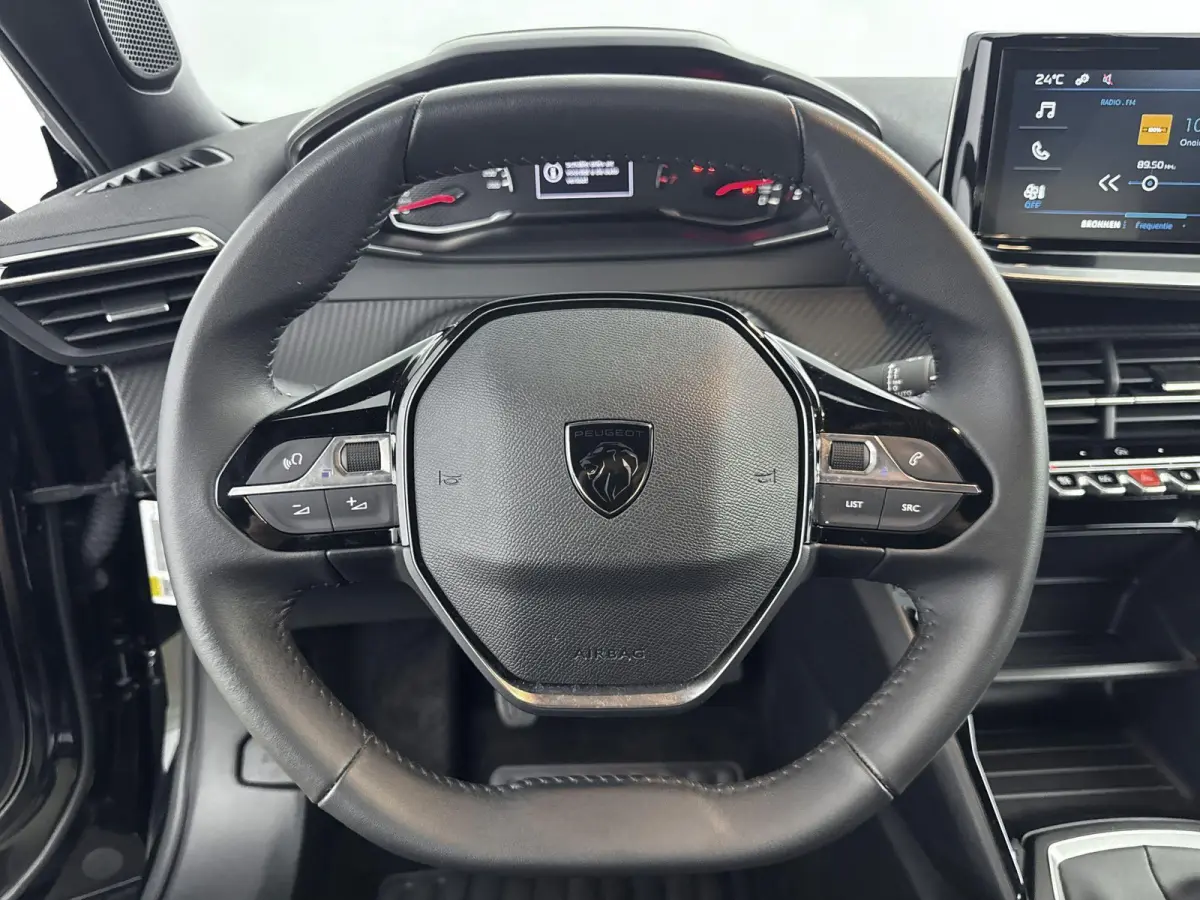 SUV 100 pk Style | Apple Carplay/Android Auto | Airco | Rijstrooksensor met Correctie | Parkeerhulp achter