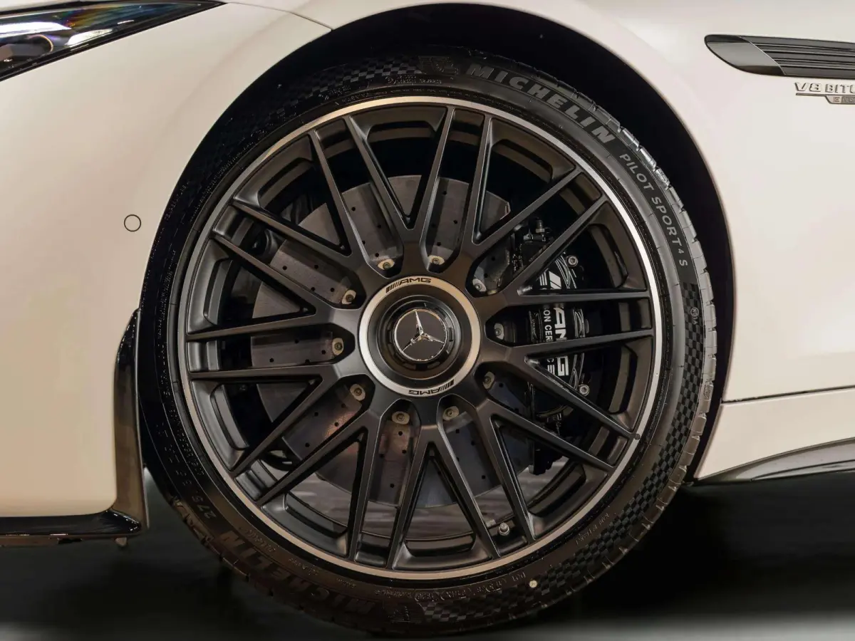 Mercedes-AMG 63 S E Performance Night Edition