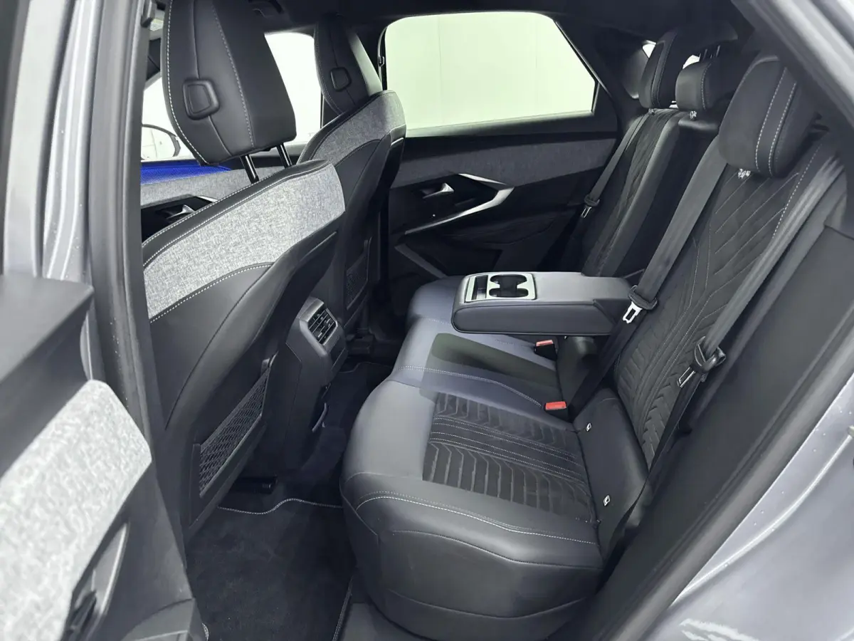 SUV Hybrid 136pk Automaat GT | Alcantara interieur pakket | Camera | Navigatie | Adaptieve Cruise Control | CarPlay | Full Led Koplampen