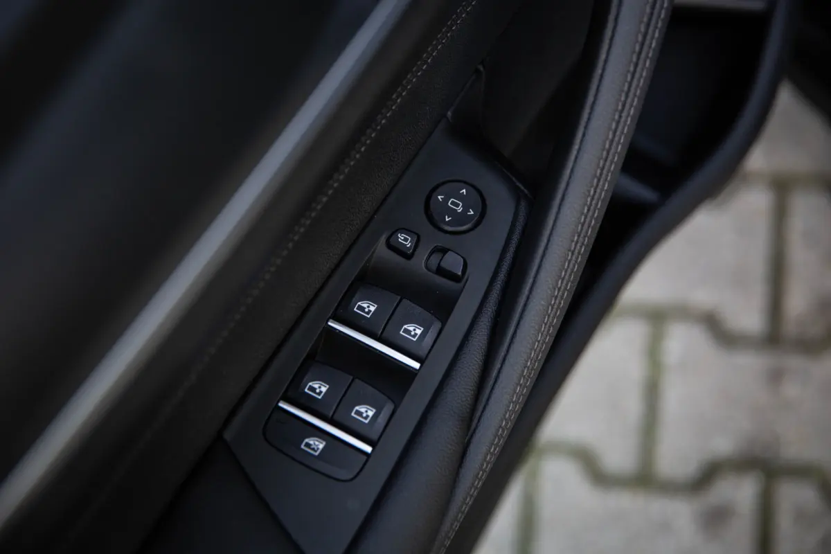 530e High Executive M-Sport , SOH 85%, Pano, Laser, Head-up Display, 360-camera