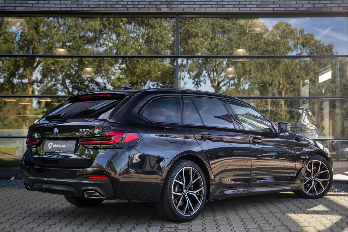 530e High Executive M-Sport , SOH 85%, Pano, Laser, Head-up Display, 360-camera