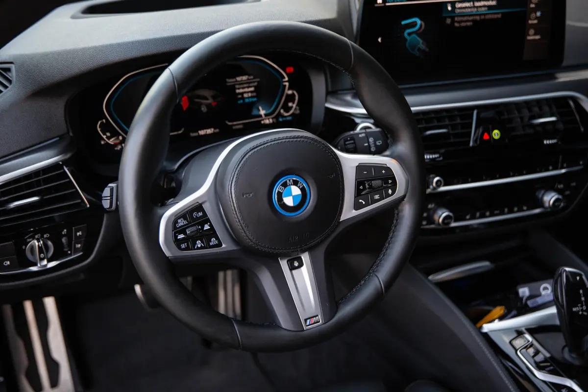 530e High Executive M-Sport , SOH 85%, Pano, Laser, Head-up Display, 360-camera