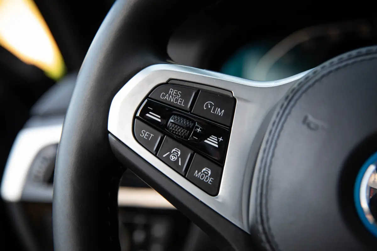 530e High Executive M-Sport , SOH 85%, Pano, Laser, Head-up Display, 360-camera