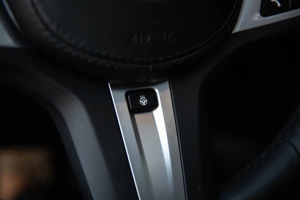 530e High Executive M-Sport , SOH 85%, Pano, Laser, Head-up Display, 360-camera