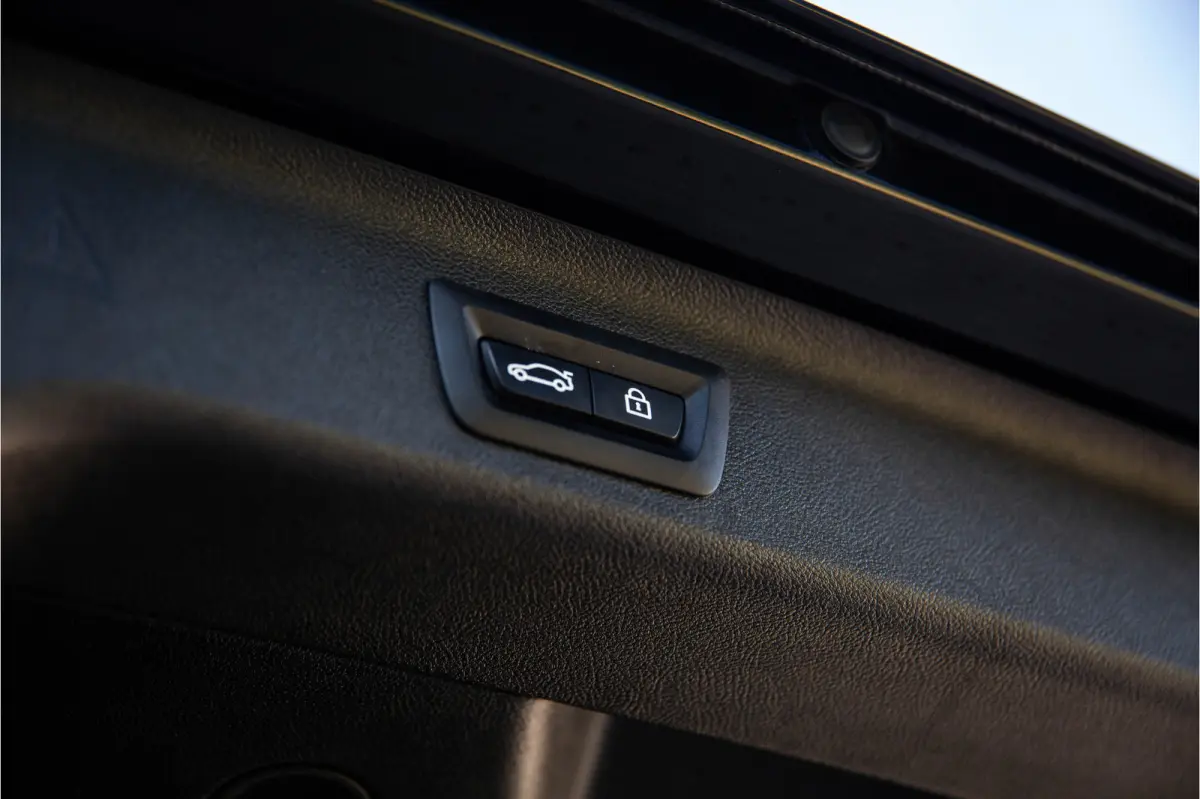530e High Executive M-Sport , SOH 85%, Pano, Laser, Head-up Display, 360-camera