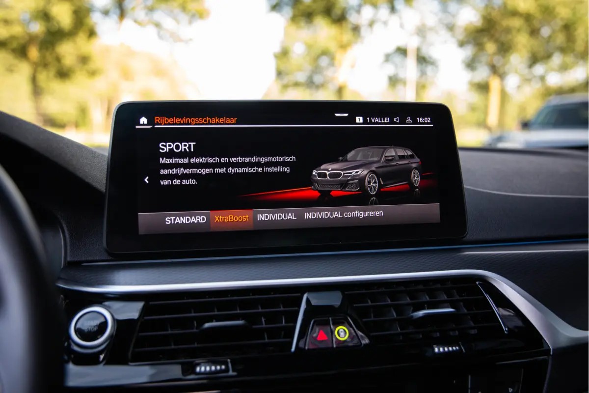 530e High Executive M-Sport , SOH 85%, Pano, Laser, Head-up Display, 360-camera