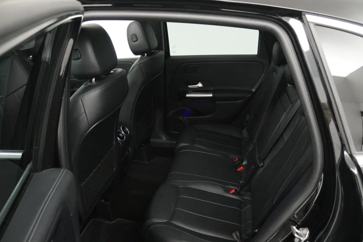 200 Business Solution Luxury (PANORAMADAK, MEMORY SEATS, SFEERVERLICHTING, CAMERA, 1e EIGENAAR, GOED ONDERHOUDEN)